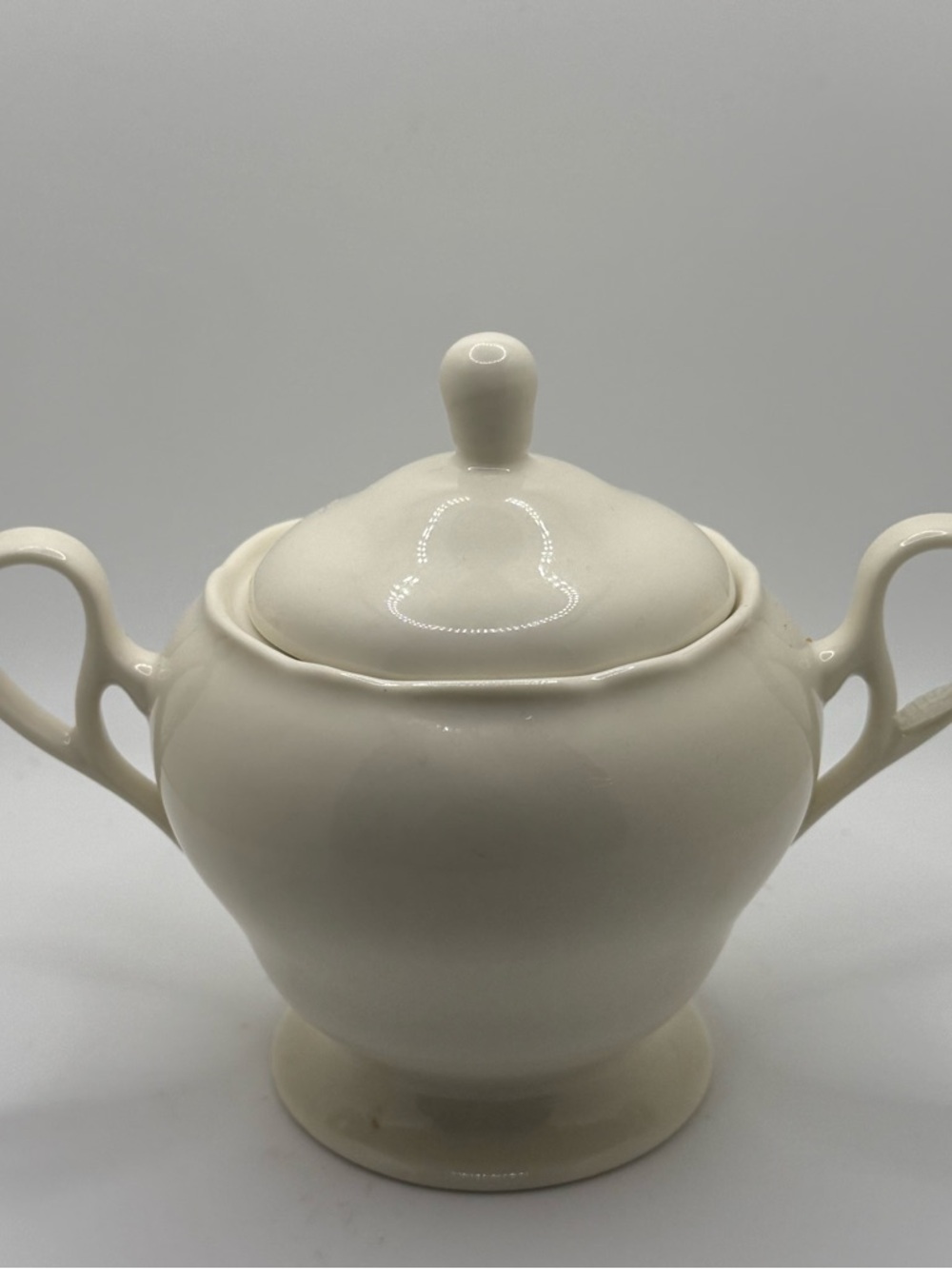 Cream porcelain Sugar Bowl with Lid and Handles elegant mininalist peppertree